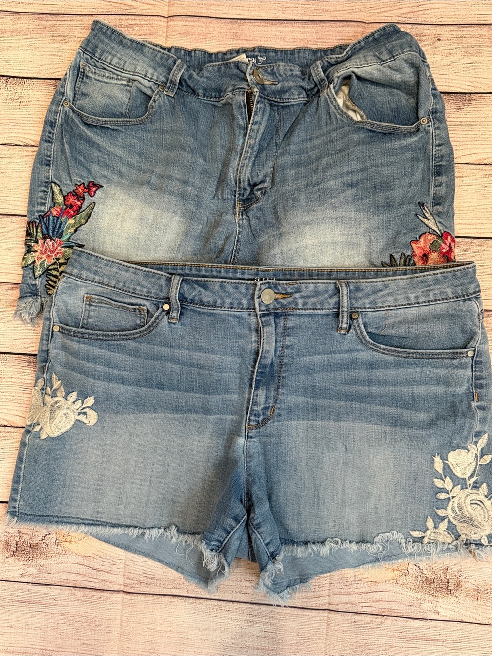 💐💐💐3 for 12$💐💐💐Women’s Light Blue Denim Shorts x2 with Floral Embroidery-16